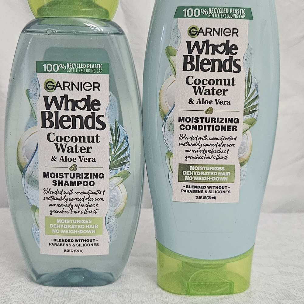 Garnier Whole Blends Coconut Water & Aloe Vera Shampoo and Conditioner Set #124.